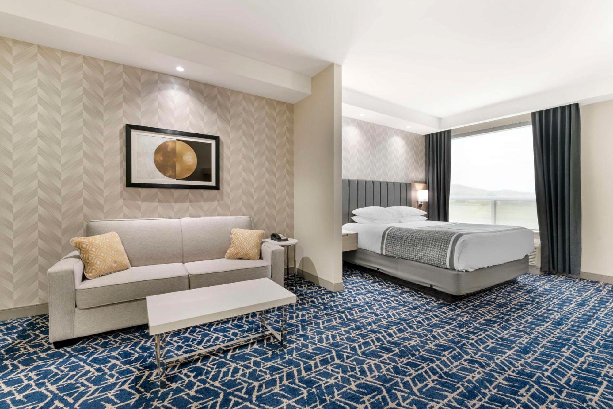 Best Western Premier Route 97 Vernon Exterior photo