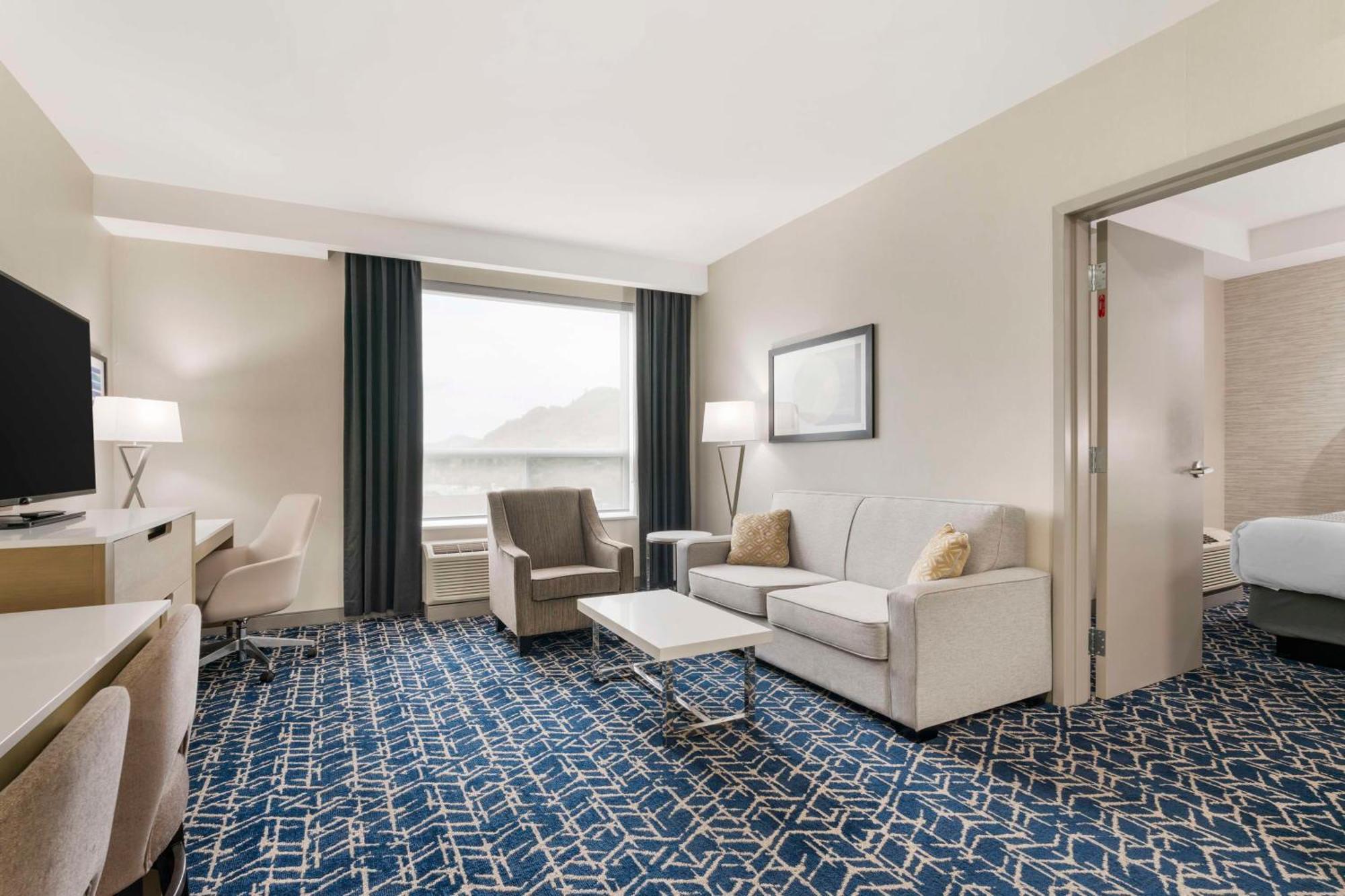 Best Western Premier Route 97 Vernon Exterior photo